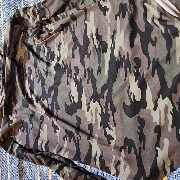 Rue 21 Juniors XL long sleeve hooded shirt camo - Picture 6 of 6
